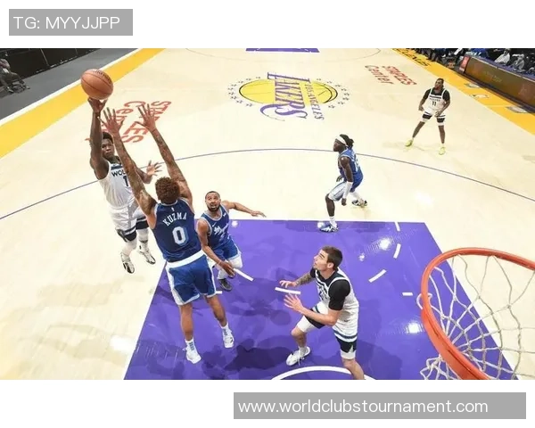 乔利与狼队激战正酣谁能在这场对决中笑到最后